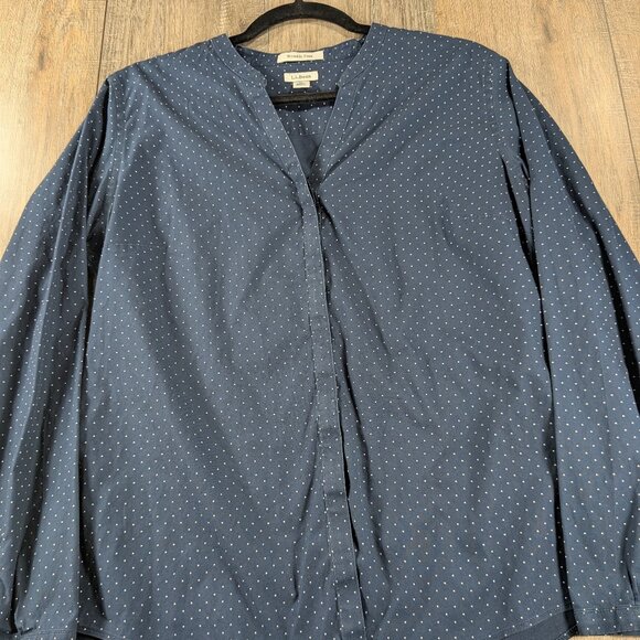 LL Bean Top Womens Medium Navy Blue Poka Dot Button Up Wrinkle Free Preppy - Picture 1 of 11